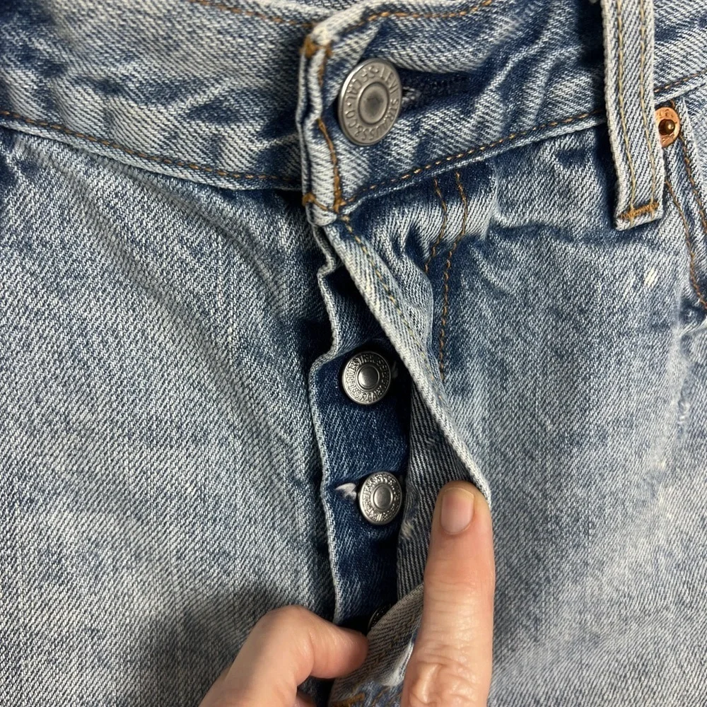 Levi's 501 Women's Size 31 Lightly Faded Whiskered Raw‎ Hem Denim Shorts